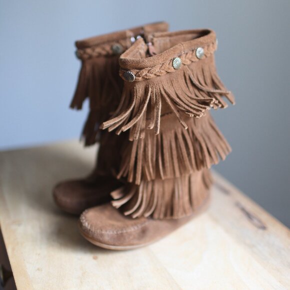 Minnetonka tan suede fringe leather moccasin boots youth girls shoes 13 - Picture 3 of 7